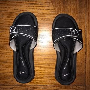NIKE memory foam slides W size: 7.5